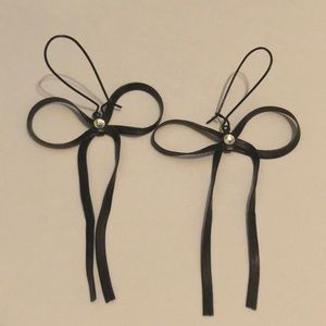 Betsey Johnson chainlink black bow earrings